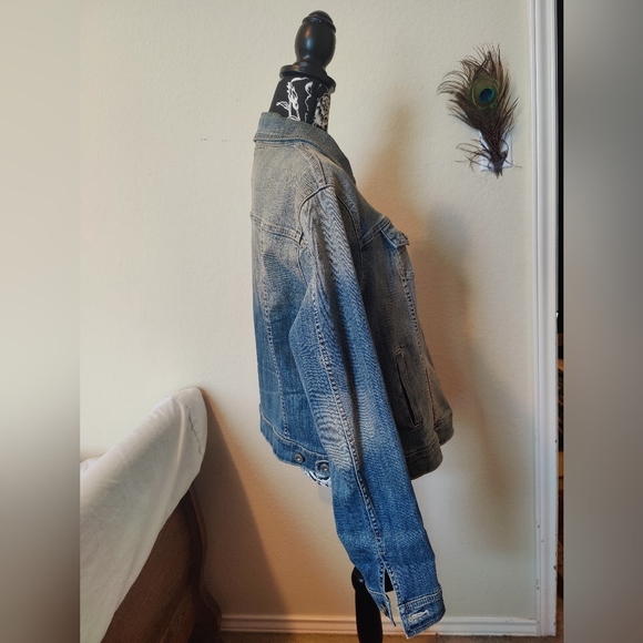 Torrid distressed faded denim jeans jacket π§₯ (Small) & Fits like a Medium - Picture 10 of 16